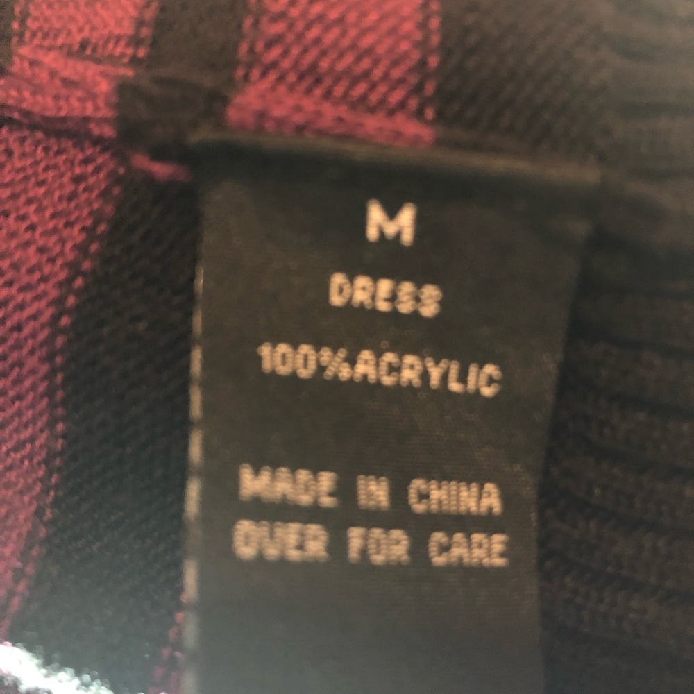 Sweater dress!! Just in Time 𝓕𝓸𝓻 𝓒𝓸𝓵𝓭 𝔀𝓮𝓪𝓽𝓱𝓮𝓻! - Picture 4 of 9